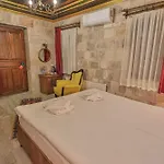 Bedrock Cave (adults Only) בית אירוח גורמה