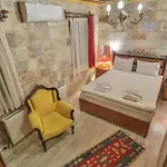 Bedrock Cave (adults Only) בית אירוח