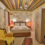 Bedrock Cave (adults Only) Göreme