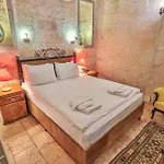 Bedrock Cave (adults Only) Pansiyon *