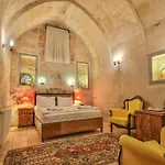 Bedrock Cave (adults Only) בית אירוח גורמה