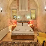 Bedrock Cave (adults Only) בית אירוח גורמה