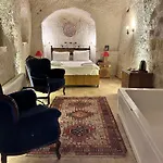 Bedrock Cave (adults Only) בית אירוח גורמה
