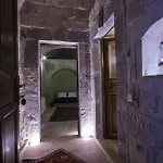 Bedrock Cave (adults Only) גורמה