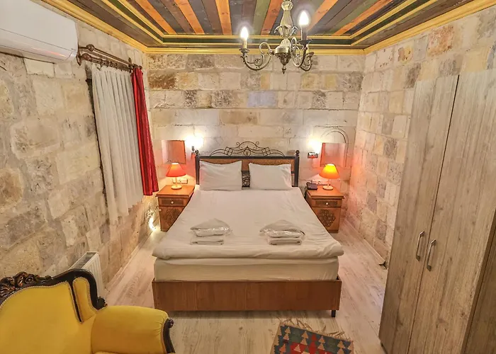 Bedrock Cave (adults Only) Homestay *