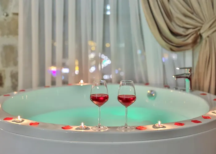 Homestay Bedrock Cave (adults Only)