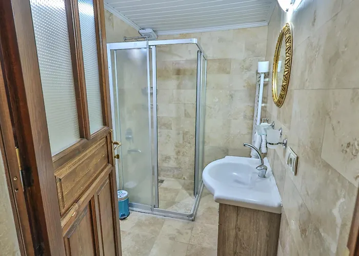 Bedrock Cave (adults Only) Homestay