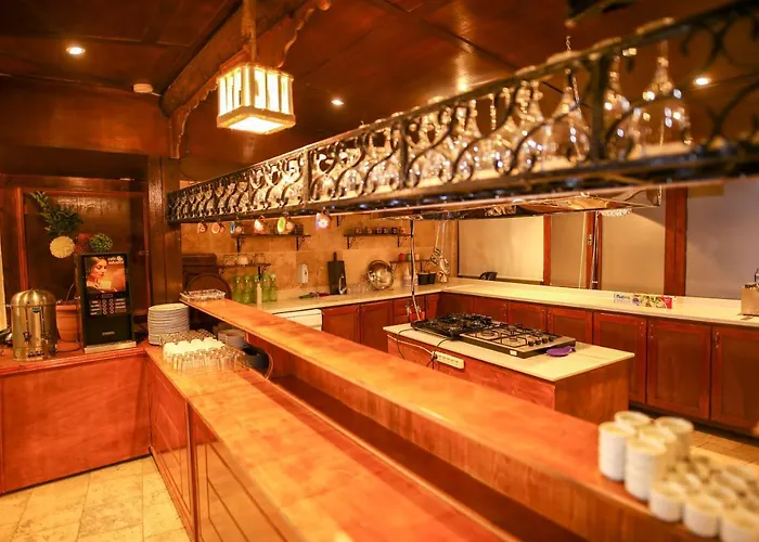 Bedrock Cave (adults Only) Homestay